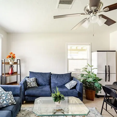Pvt Room In Shared Home Near Beach